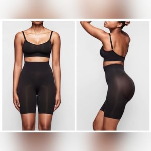SKIMS SCULPTING SHORT MID THIGH W/ OPEN GUSSET/NWOT/ONYX/S/M